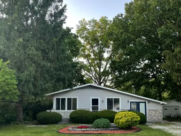 902 E Burkwood Dr, Urbana, IL 61801