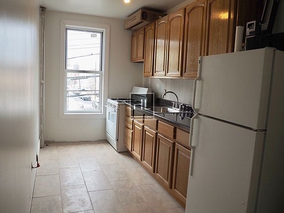 2nd image of 2521 23rd St APT 5