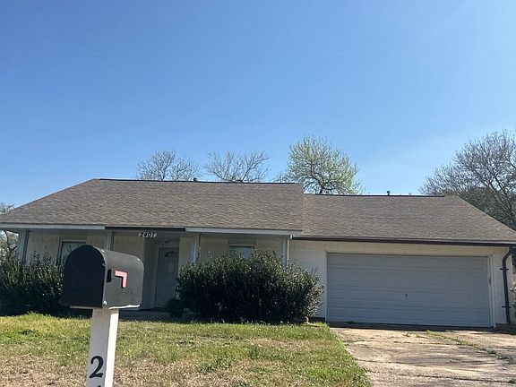 2nd image of 2407 Nelwood Dr