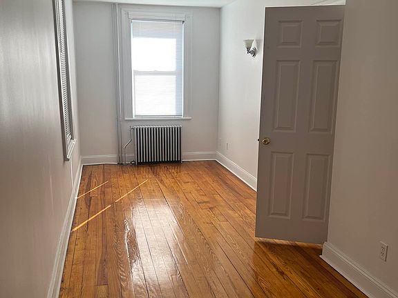 4th image of 72 Skillman Ave