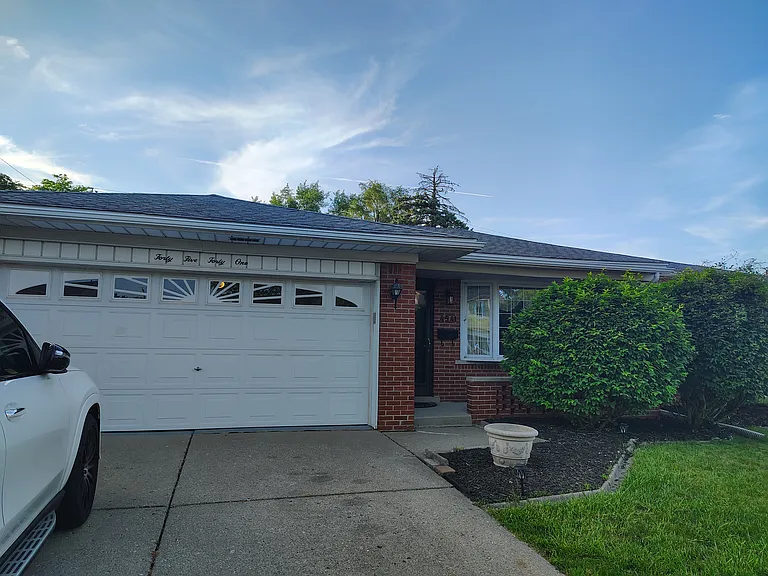 4541 Marlow Dr — Photo 1