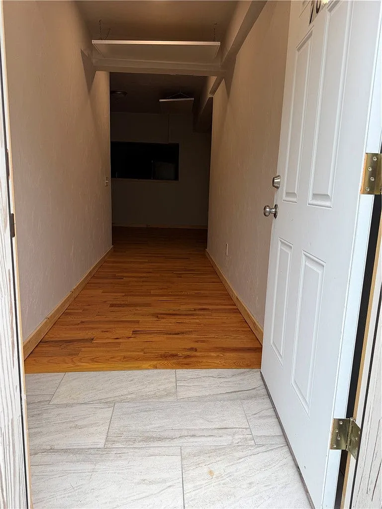 2 bed, 1000 sqft, $1,800 — Photo 2