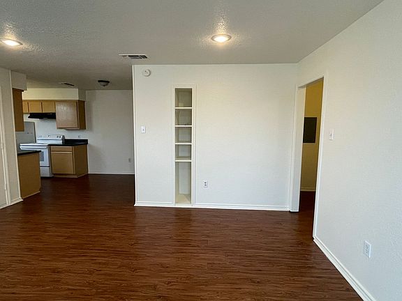 4th image of 3128 Tudor Ln