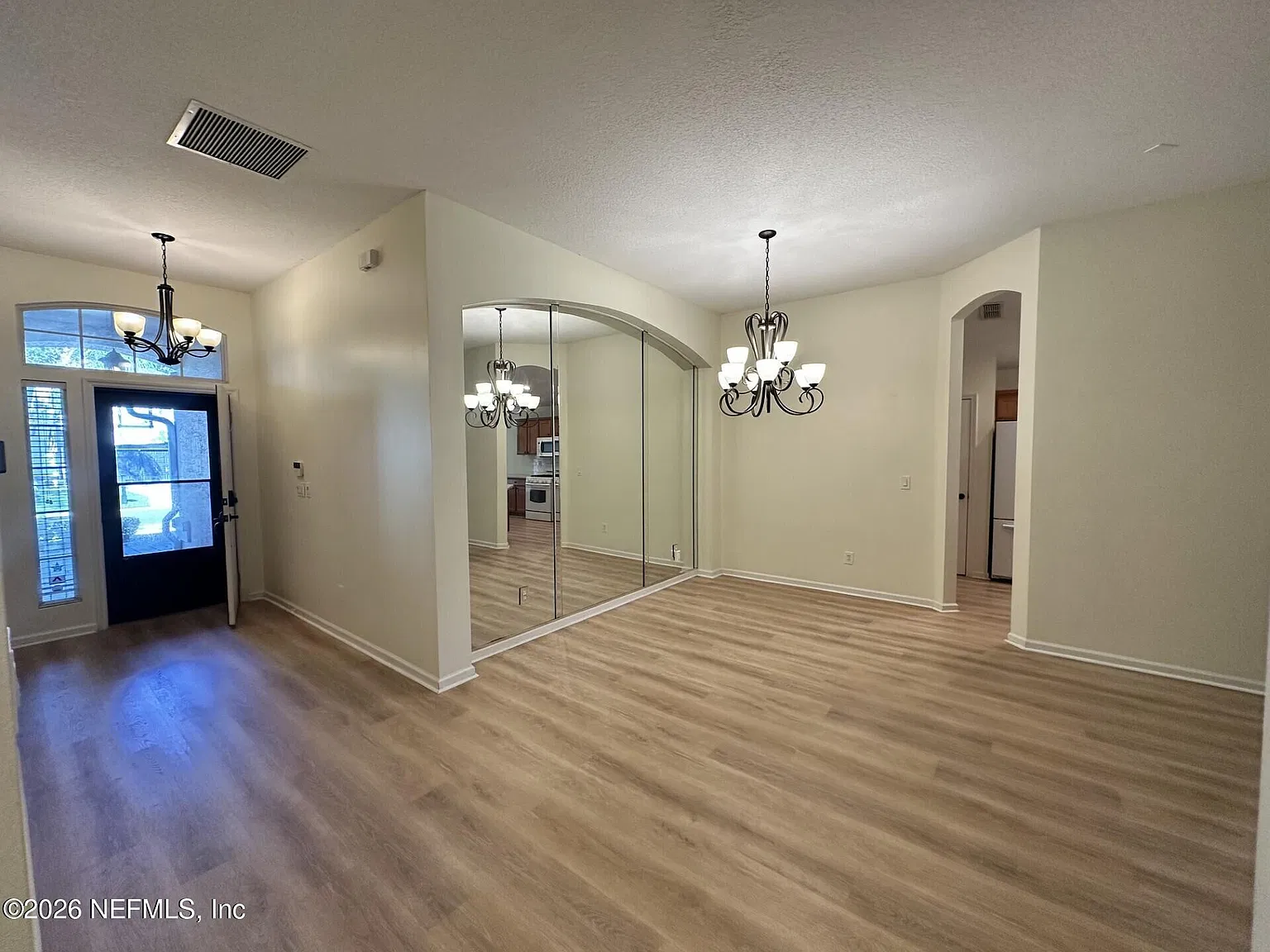 4 bed, 2.0 bath, 1866 sqft, $2,495 — Photo 4