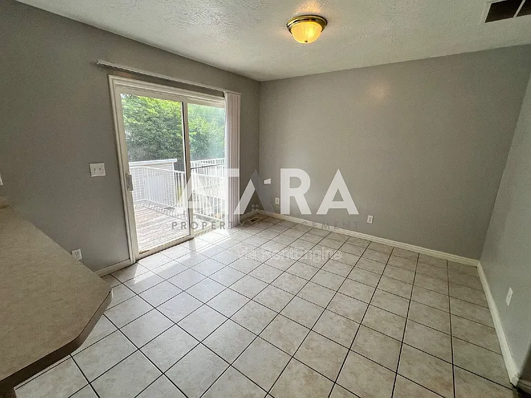 334 Childs Ave — Photo 17