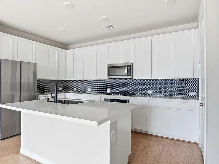 9406 Caddo Ridge Ln — Photo 5
