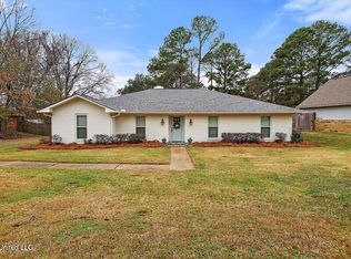 7059 Edgewater Dr, Ridgeland, MS 39157