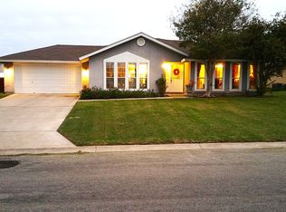 121 Alambre Dr, Del Rio, TX 78840