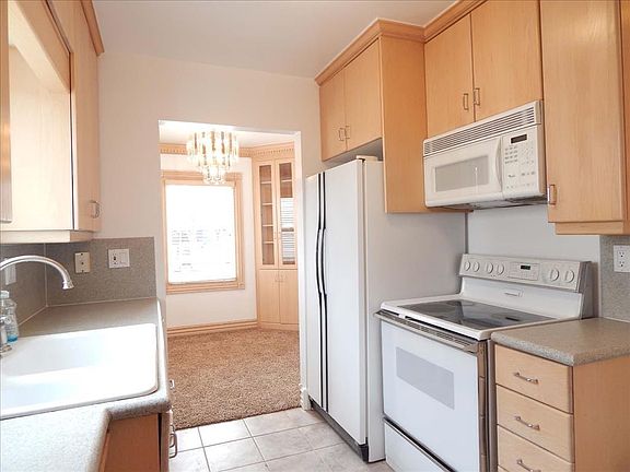 5th image of 1195 E Browning Ave