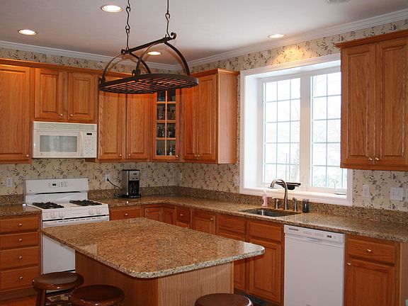 2nd image of 19 Southwood Dr
