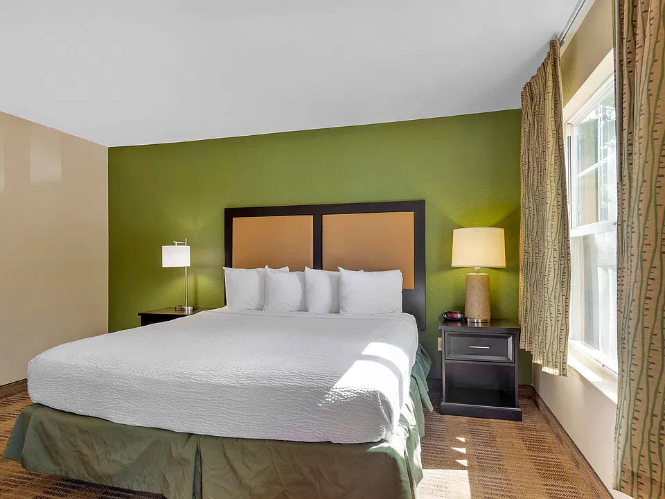 Deluxe Studio - 1 King Bed