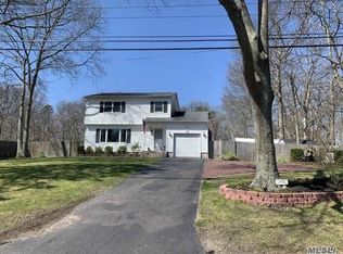 34 Ridge Rd, Shirley, NY 11967
