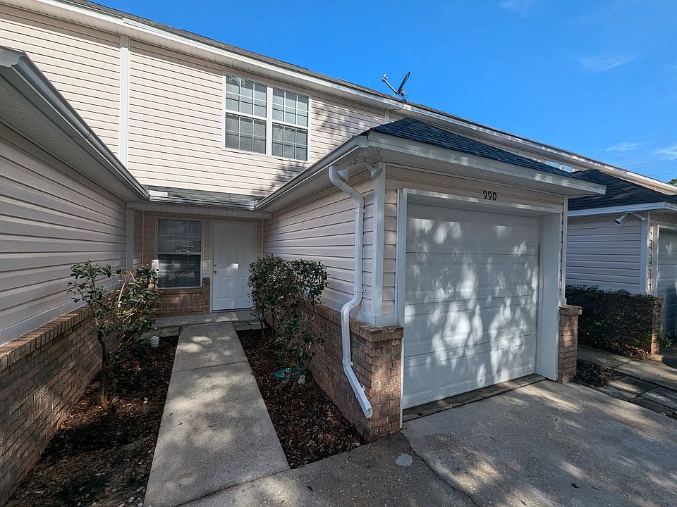 1st image of 990 Scenic Oak Ln