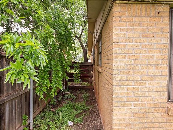 4th image of 1260 N Willis St