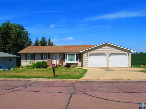 1100 4th St, Garretson, SD 57030