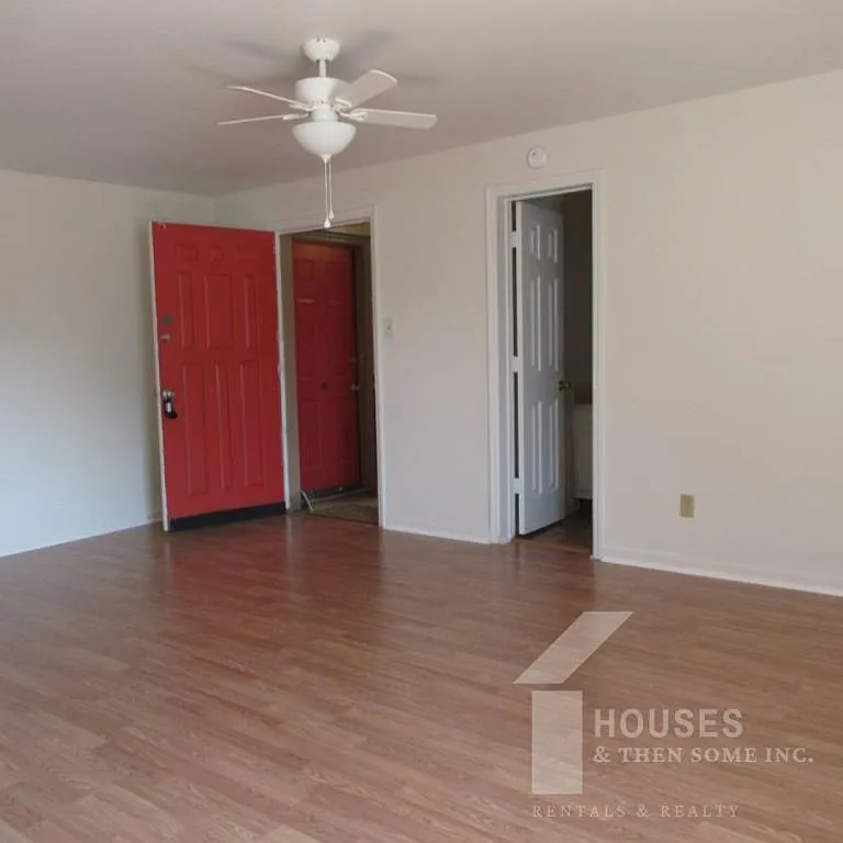 601 W Floyd Baker Blvd #3A — Photo 2