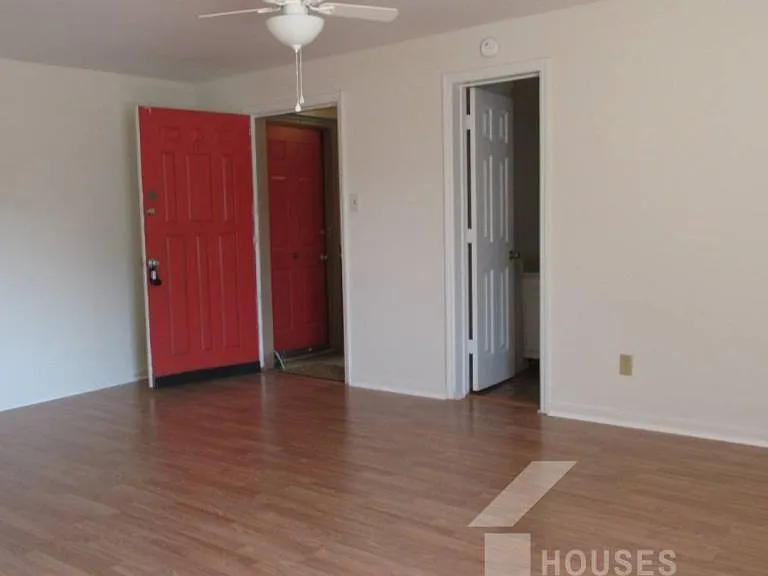 601 W Floyd Baker Blvd #3A — Photo 2