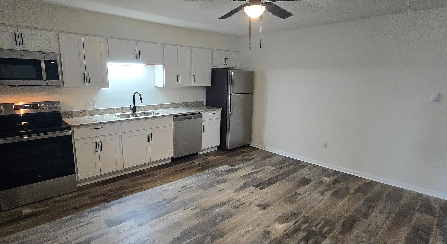 2 bed, $1,300 — Photo 4