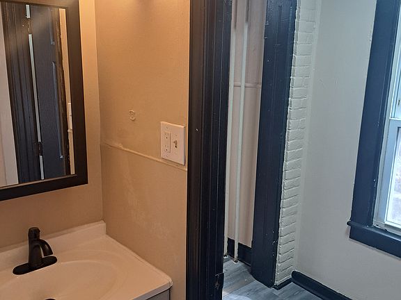 4th image of 708 N Mohr St