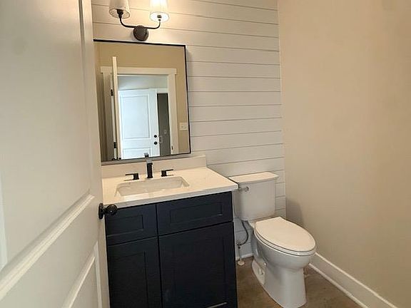 5th image of 280 Acorn Dr