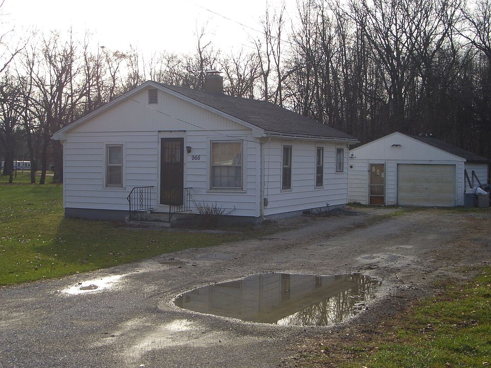 1st image of 966 E Elm St