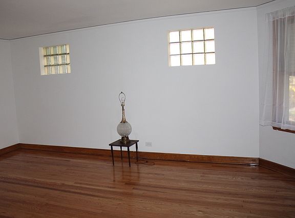 3rd image of 4500 S Komensky Ave