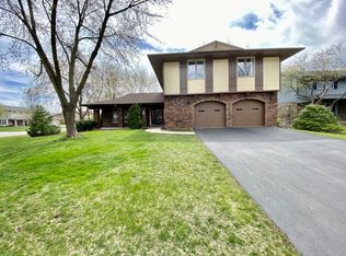 1513 Petersham Ln, Schaumburg, IL