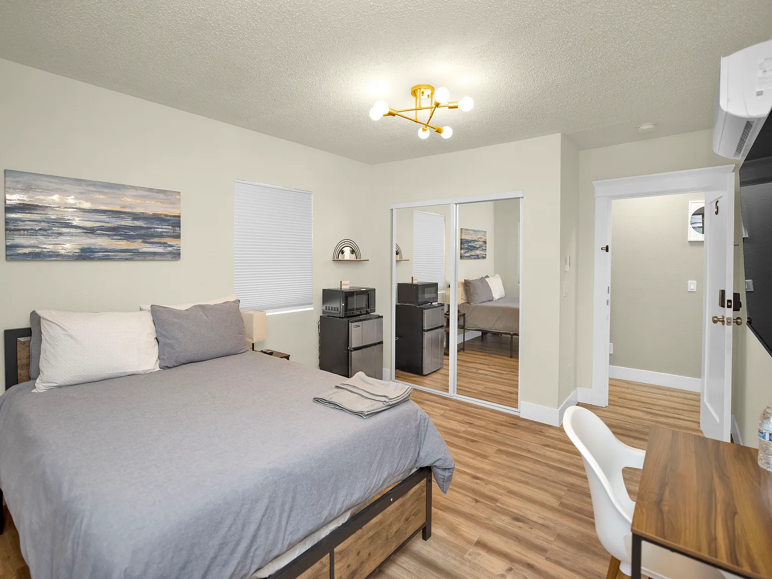 Studio, 200 sqft, $800 — Photo 1