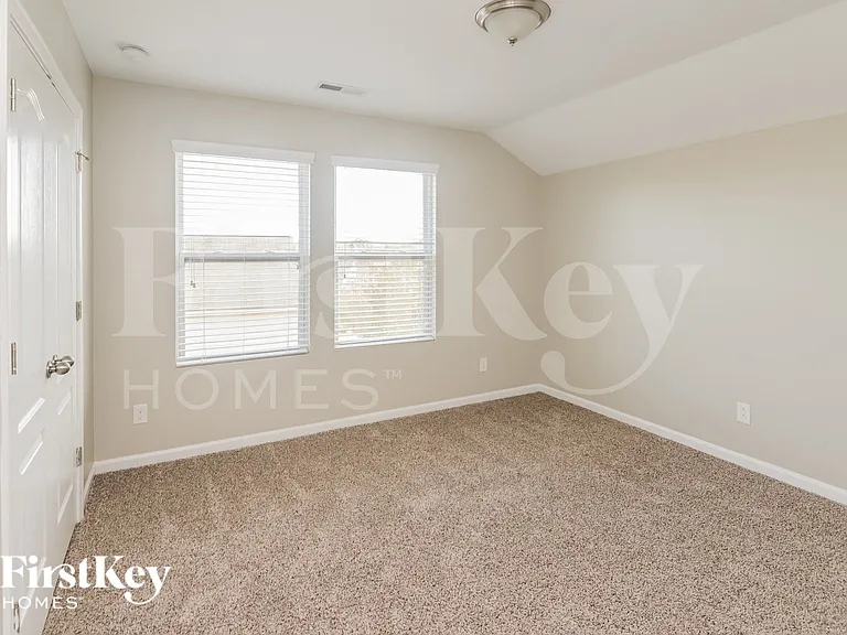 2000 Yellow Daisy Dr — Photo 14