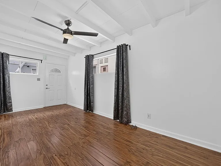 1815 W Balboa Blvd — Photo 12