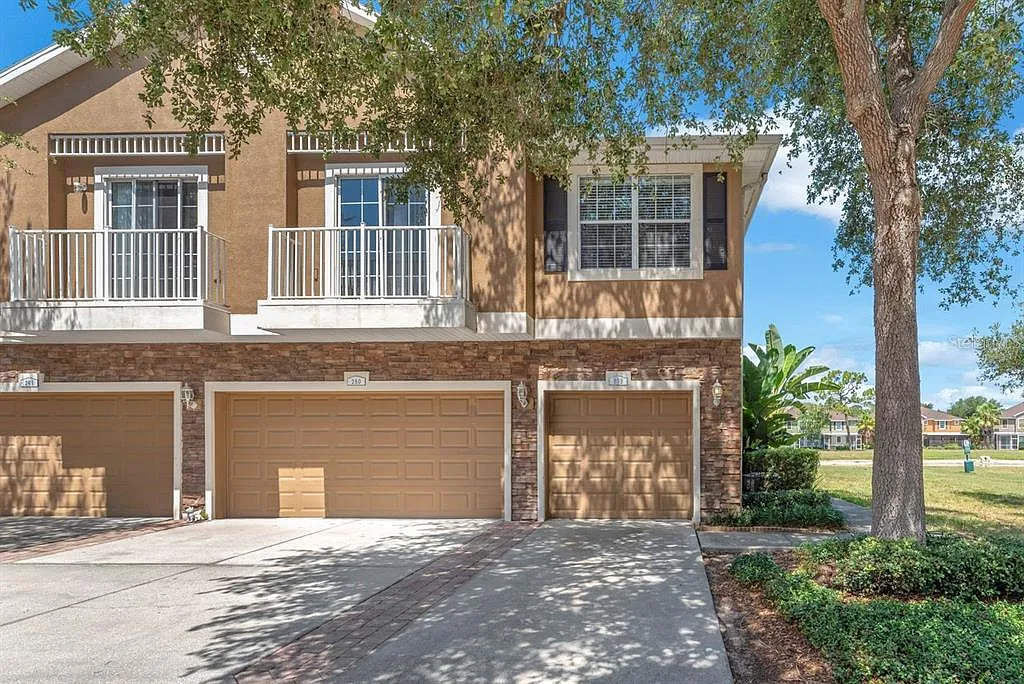 2 bed, 2.0 bath, 1264 sqft, $2,250 — Photo 2