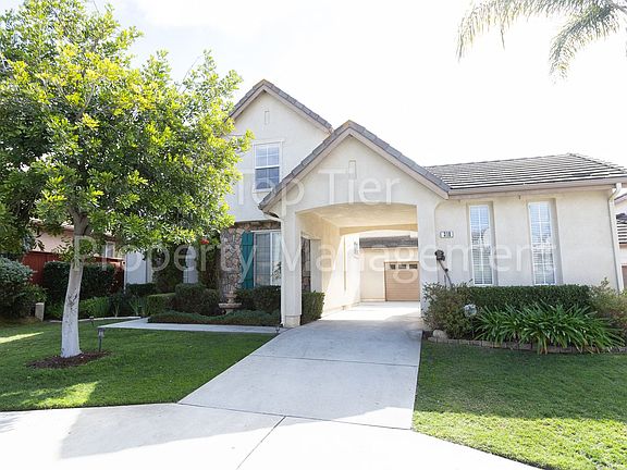3rd image of 310 Crownview Ct