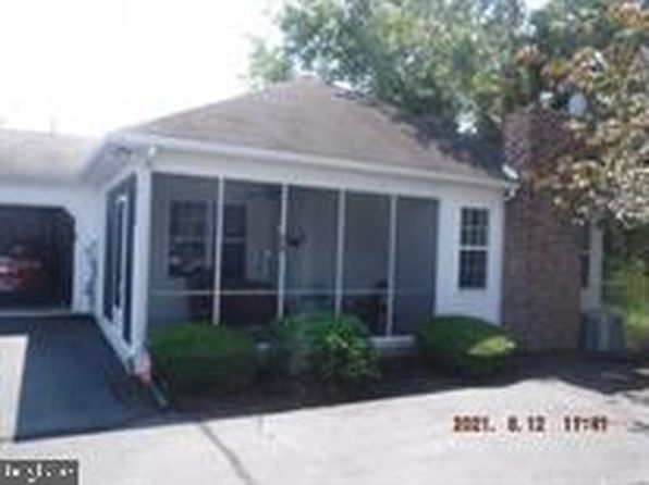2748 Meadow Dr