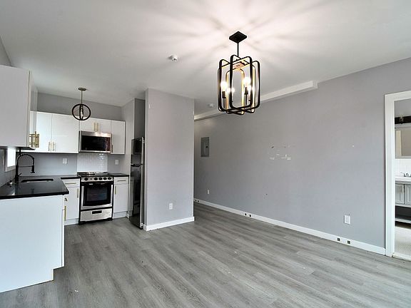 4th image of 36 Liberty St Floor 2