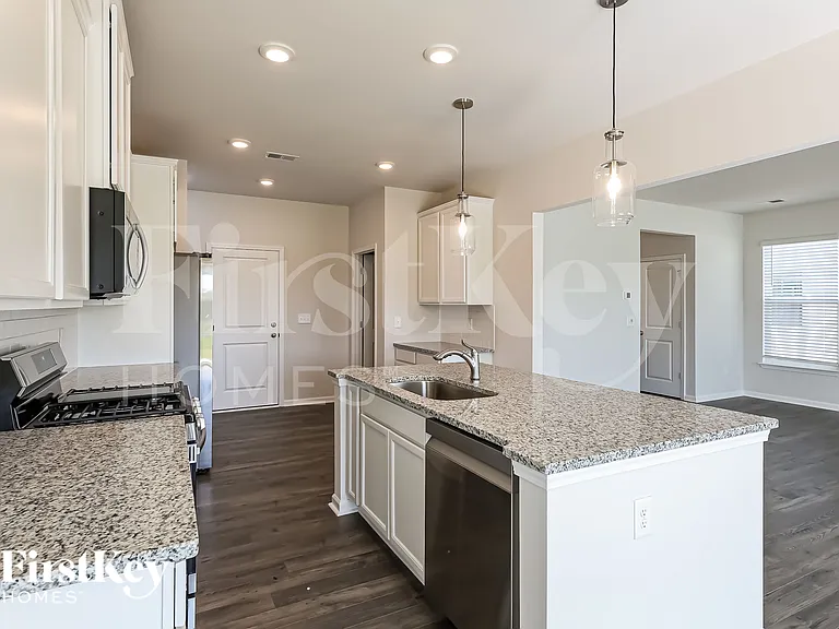 903 Birchcrest Way — Photo 7