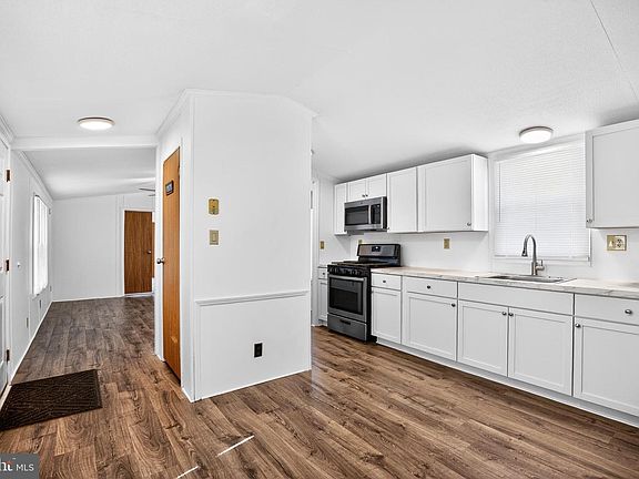 3rd image of 333 Delta Rd