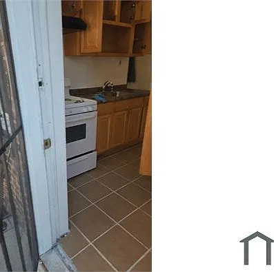 61 Saint James Pl #1L — Photo 9