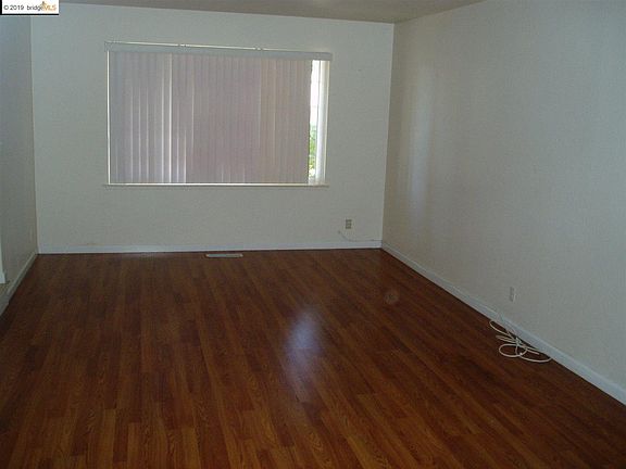 3rd image of 228 Boulder Dr