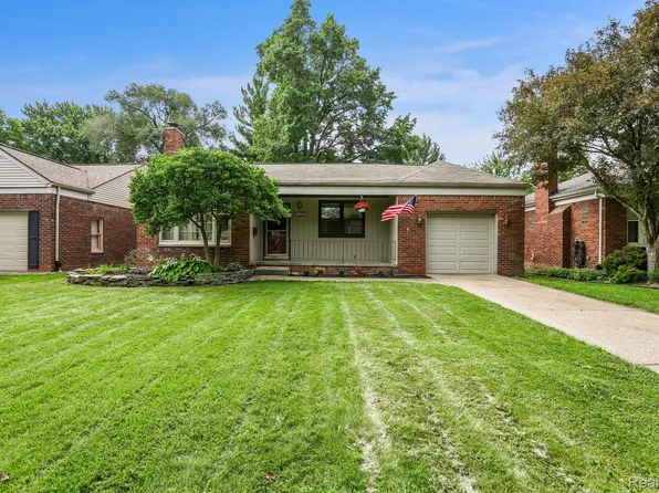 21184 Norwood Dr, Harper Woods, MI 48225