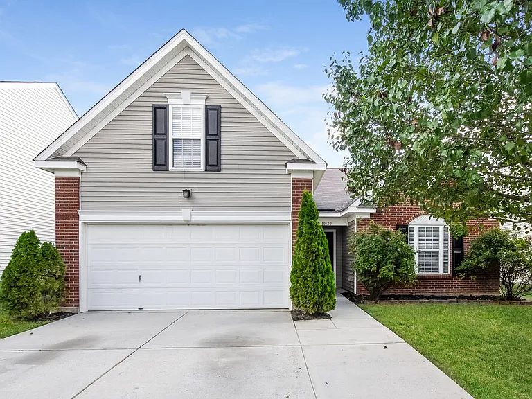 10120 Green Hedge Ave — Photo 1
