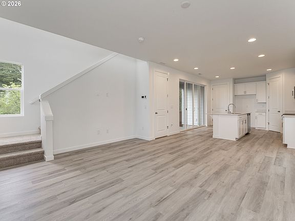 5th image of 501 SW Eaton Blvd