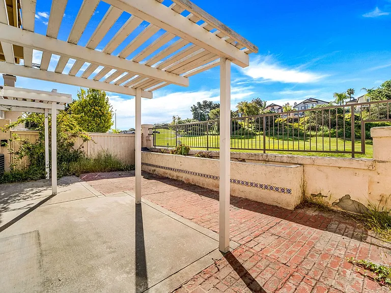 2394A Greenbriar Dr — Photo 29
