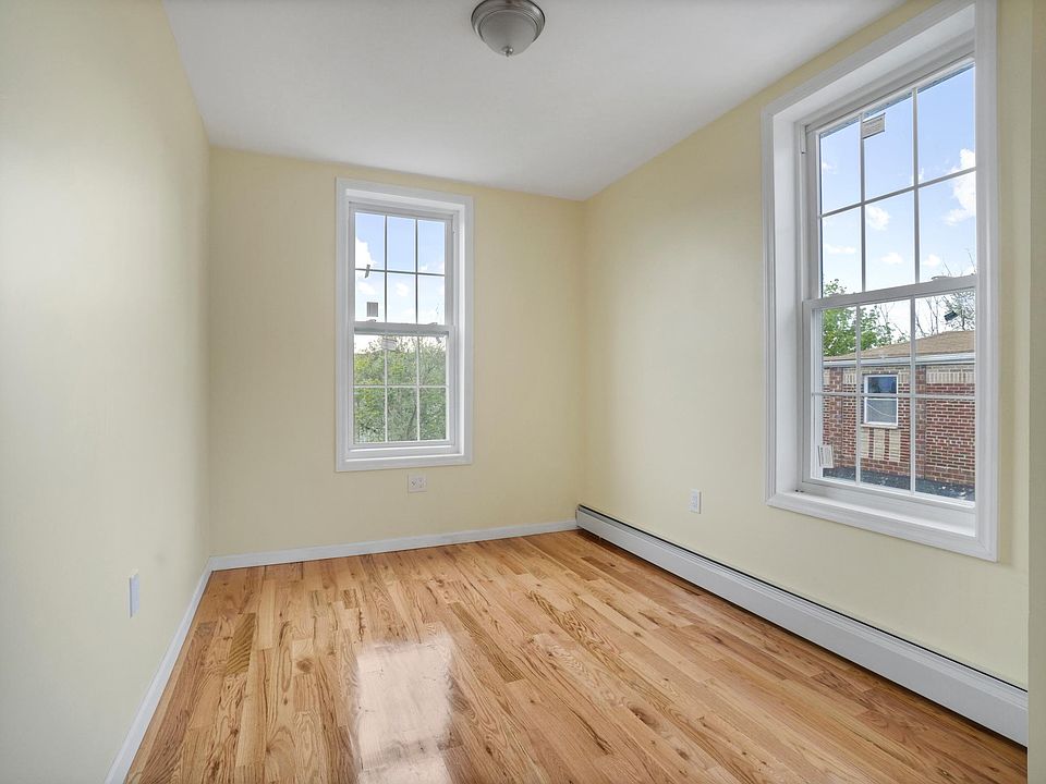 2nd image of 3133 Sands Pl #1E