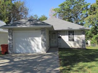 2037 N Summit Ave, Springfield, MO 65803