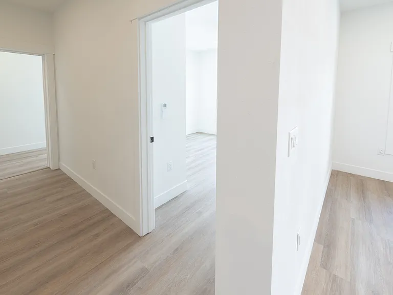 The Midland Apartments — Photo 21