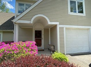 11 Greenwich Ln, Avon, CT 06001