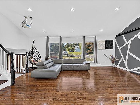 3rd image of 1 Perry Rd