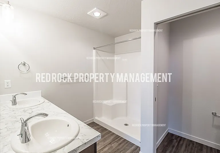 213 S Woodlawn Ln — Photo 12
