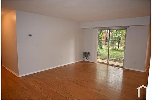213 Victor Pkwy #C Photo 1