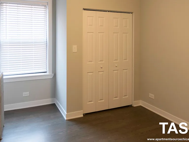 3833 N Keeler Ave — Photo 8